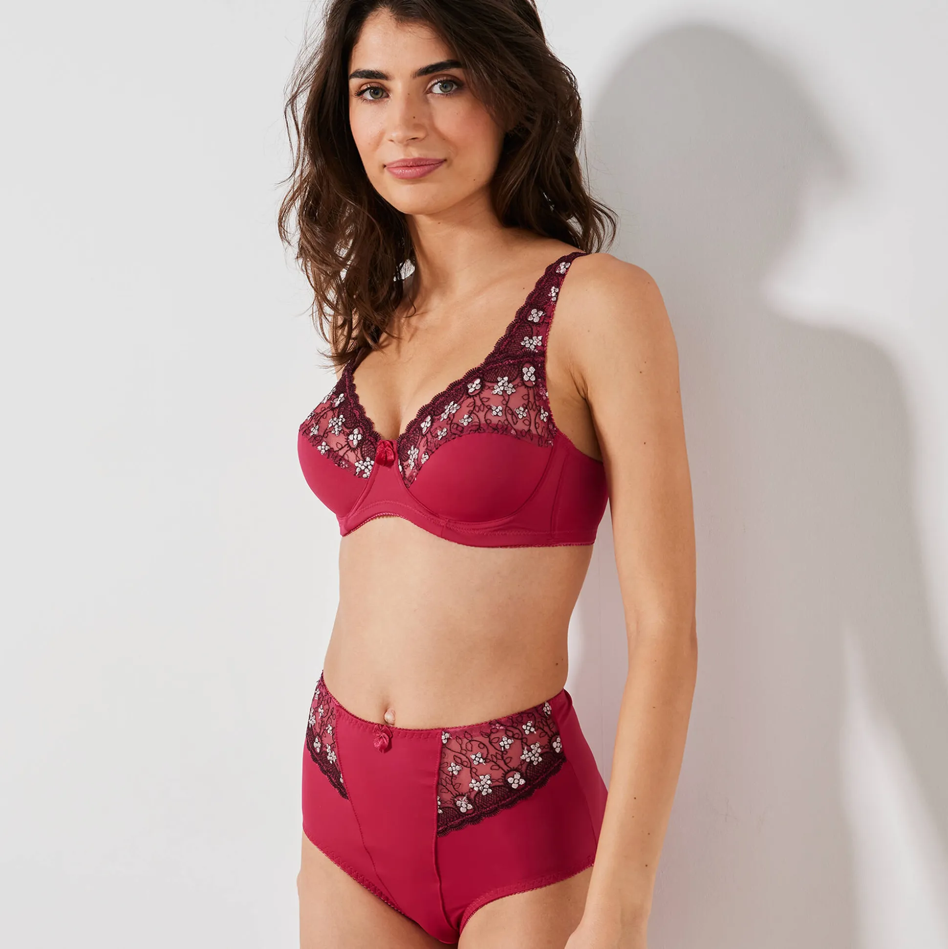 Gaineslip in microvezel en geborduurde tule Caminata