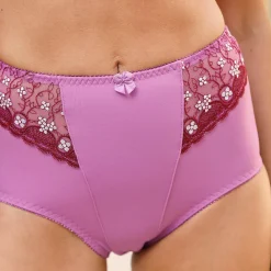 Gaineslip in microvezel en geborduurde tule Caminata