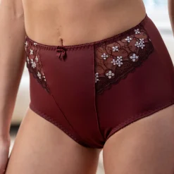 Gaineslip in microvezel en geborduurde tule Caminata