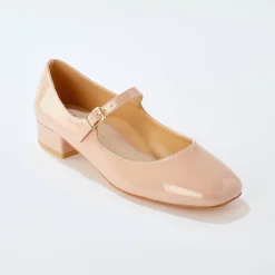 Gelakte schoenen met riempje en hak
