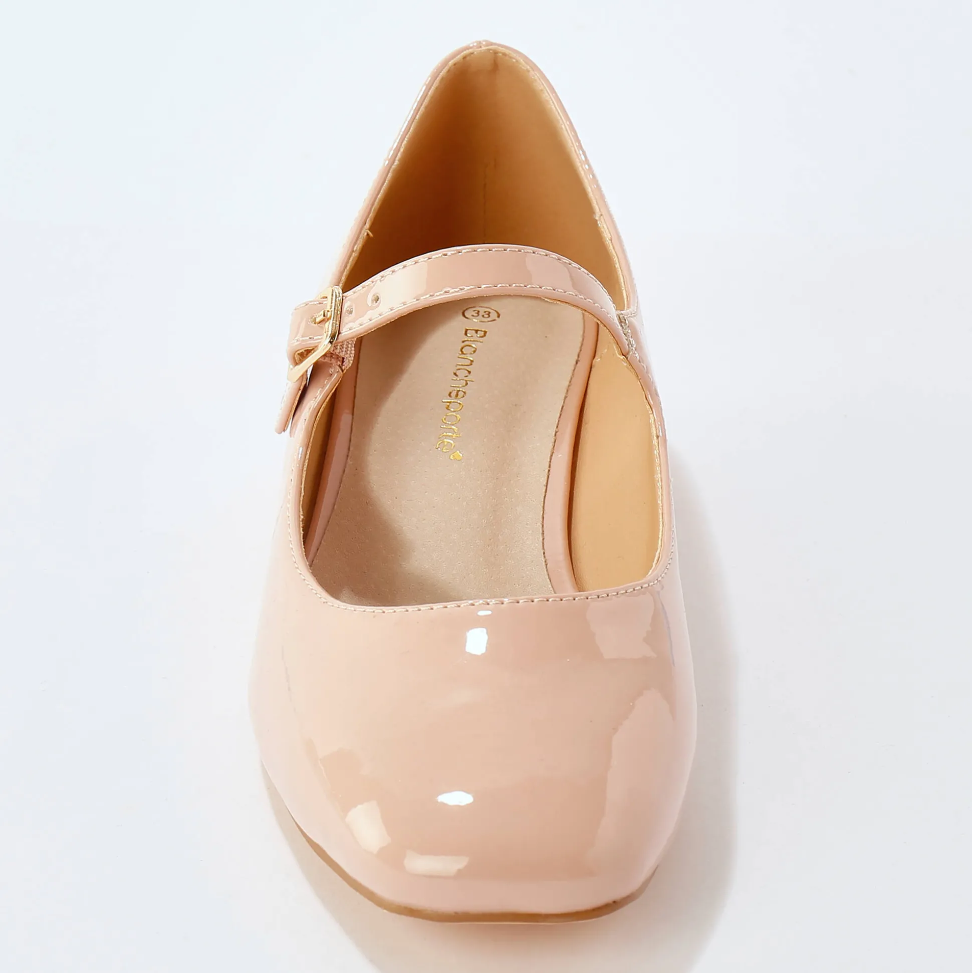 Gelakte schoenen met riempje en hak