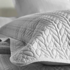 Gematelasseerde bedsprei