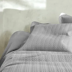 Gematelasseerde bedsprei