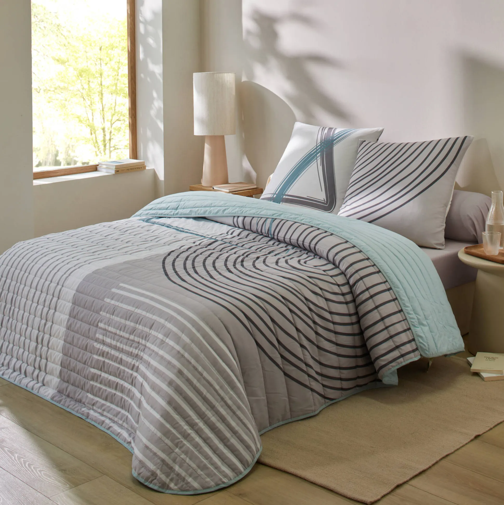Gematelasseerde bedsprei met grafische print