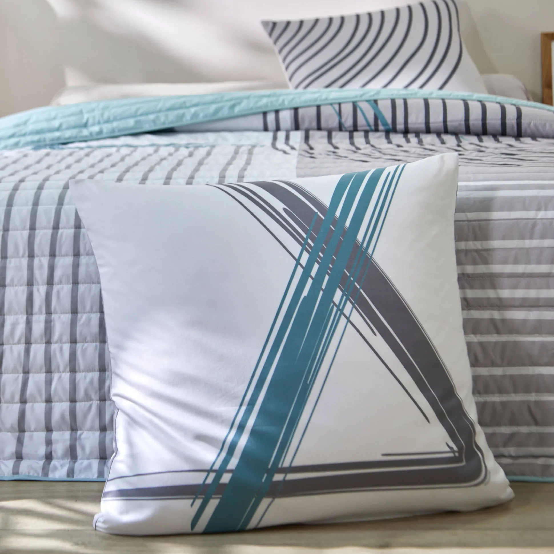 Gematelasseerde bedsprei met grafische print