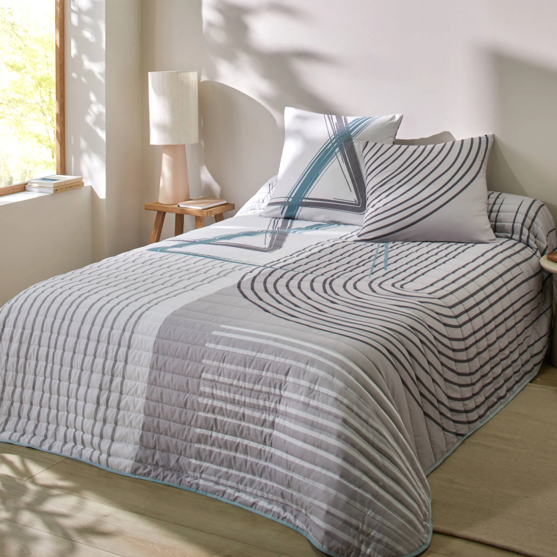 Gematelasseerde bedsprei met grafische print