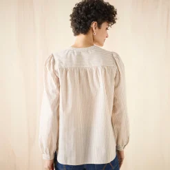 Gestreepte bloes met knopen en ronde hals