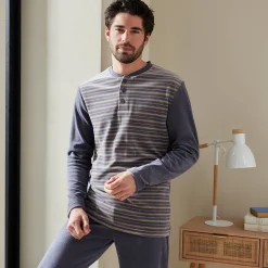 Gestreepte pyjama in velours met korte mouwen