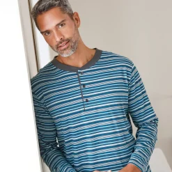 Gestreepte pyjama met Tunesische hals