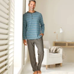 Gestreepte pyjama met Tunesische hals