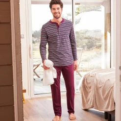 Gestreepte pyjama met Tunesische hals