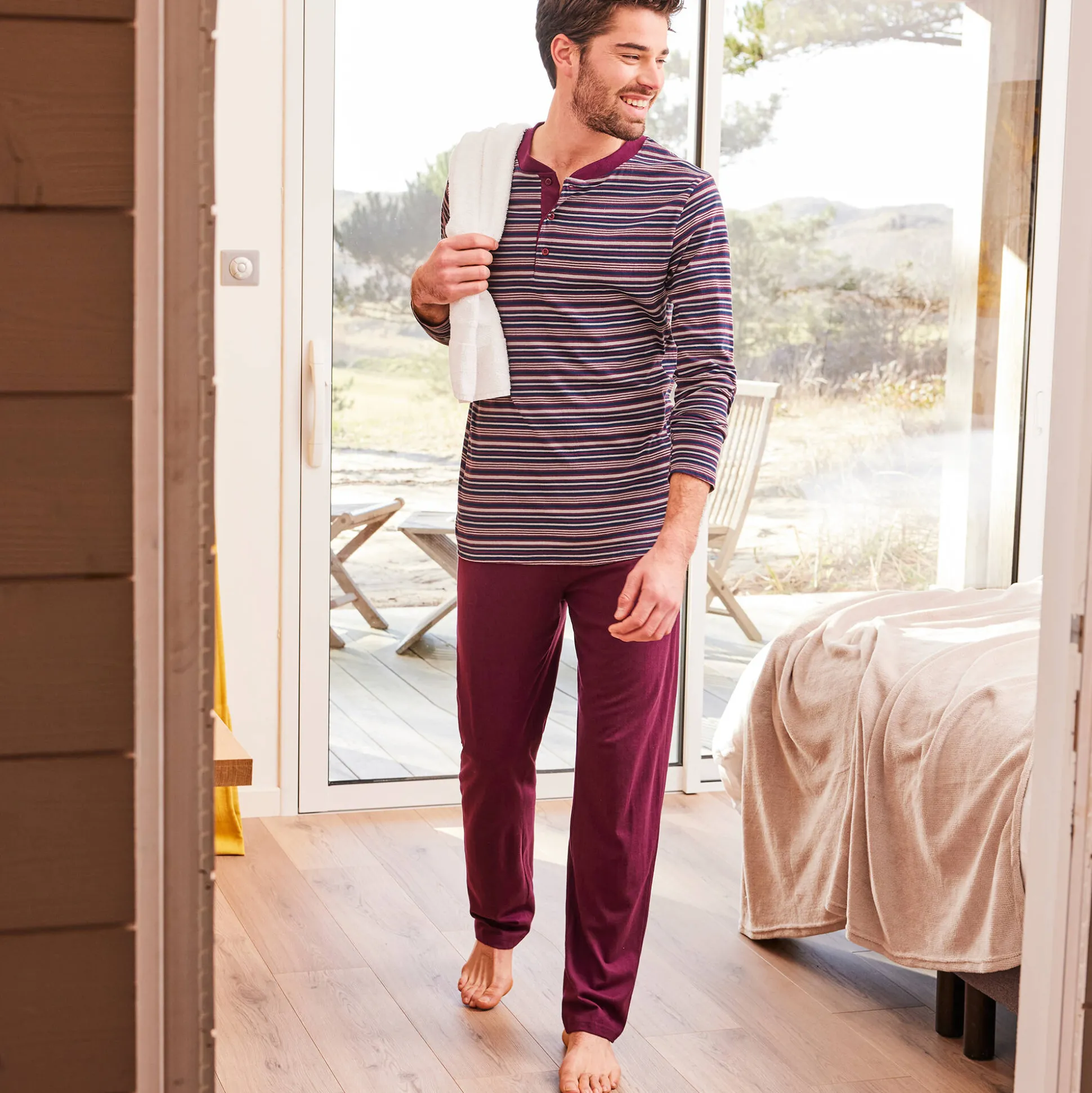 Gestreepte pyjama met Tunesische hals