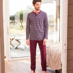 Gestreepte pyjama met Tunesische hals