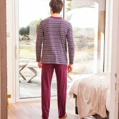 Gestreepte pyjama met Tunesische hals
