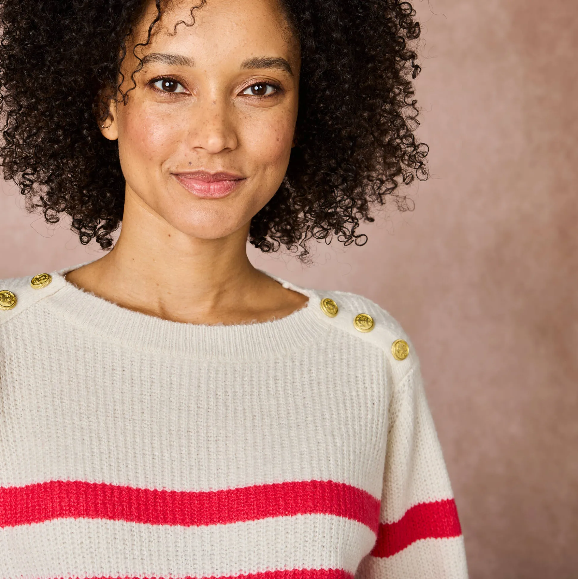 Gestreepte trui met goudkleurige knopen, patenttricot