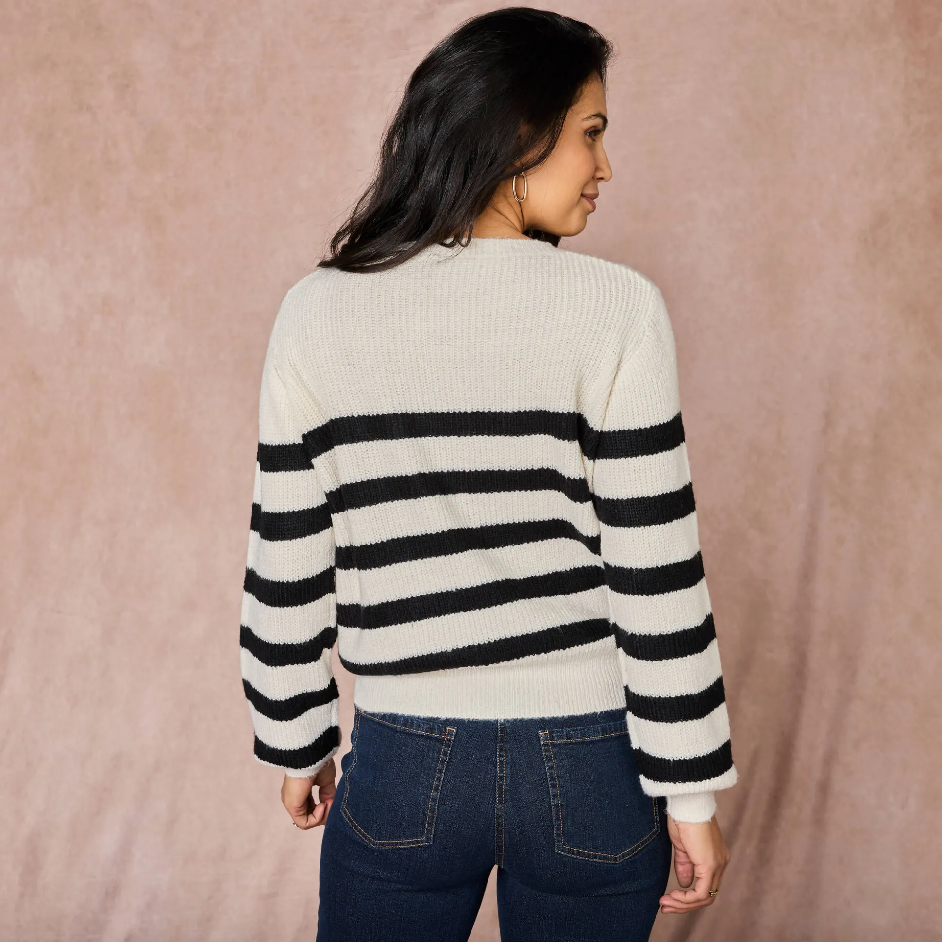 Gestreepte trui met goudkleurige knopen, patenttricot