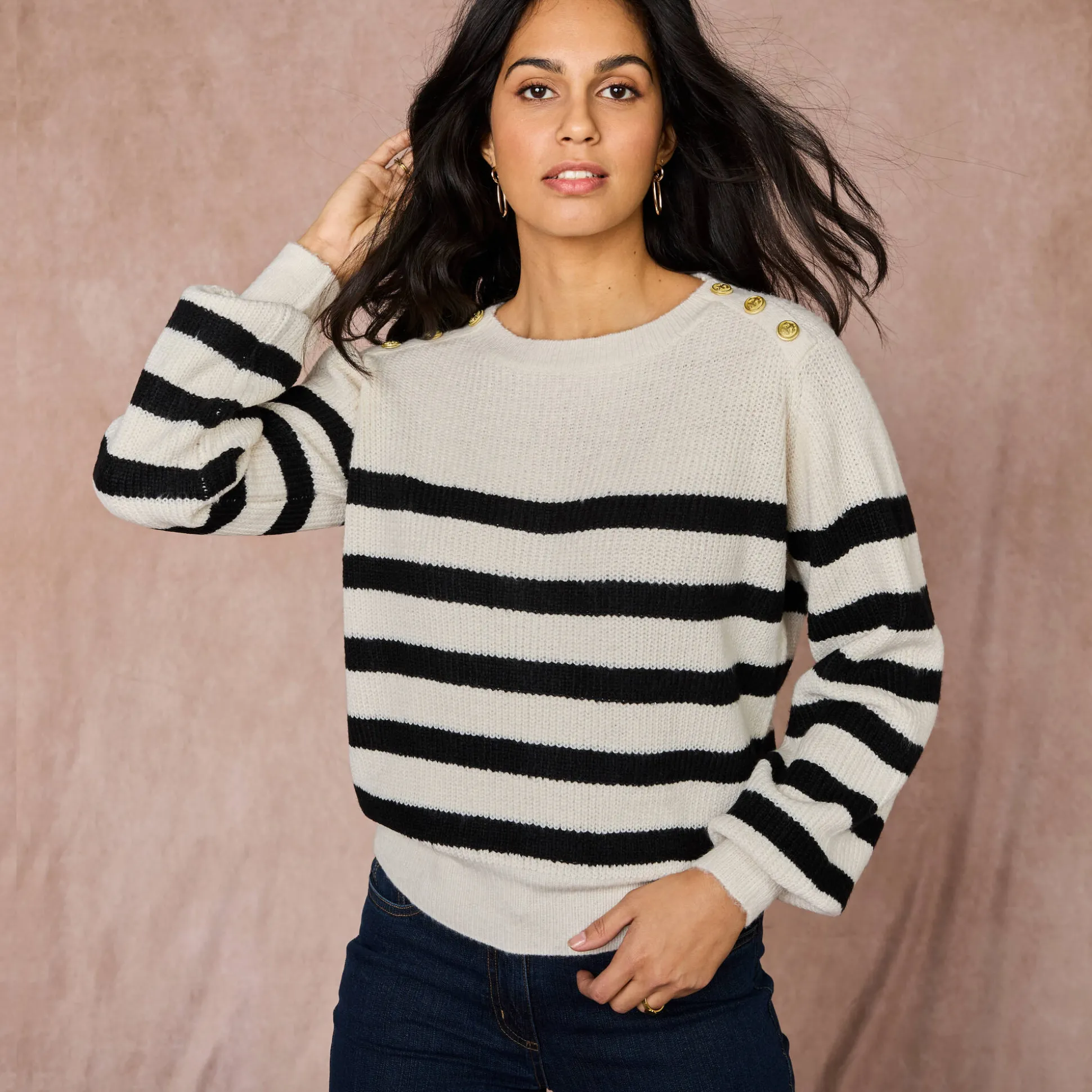 Gestreepte trui met goudkleurige knopen, patenttricot