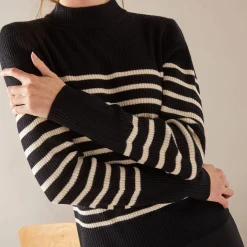 Gestreepte trui met opstaande hals, ribtricot