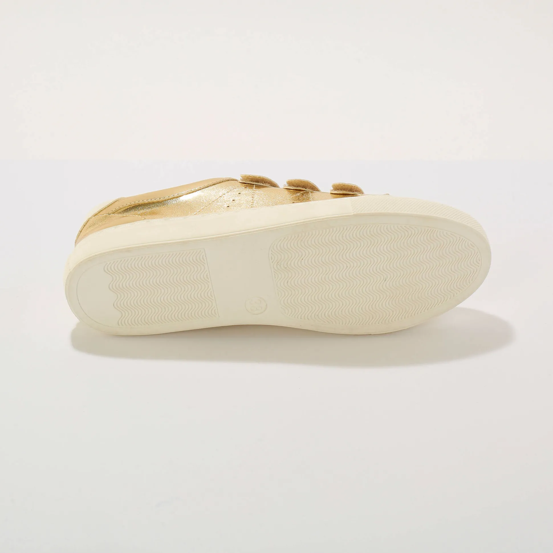 Goudkleurige sneakers met scratchsluiting