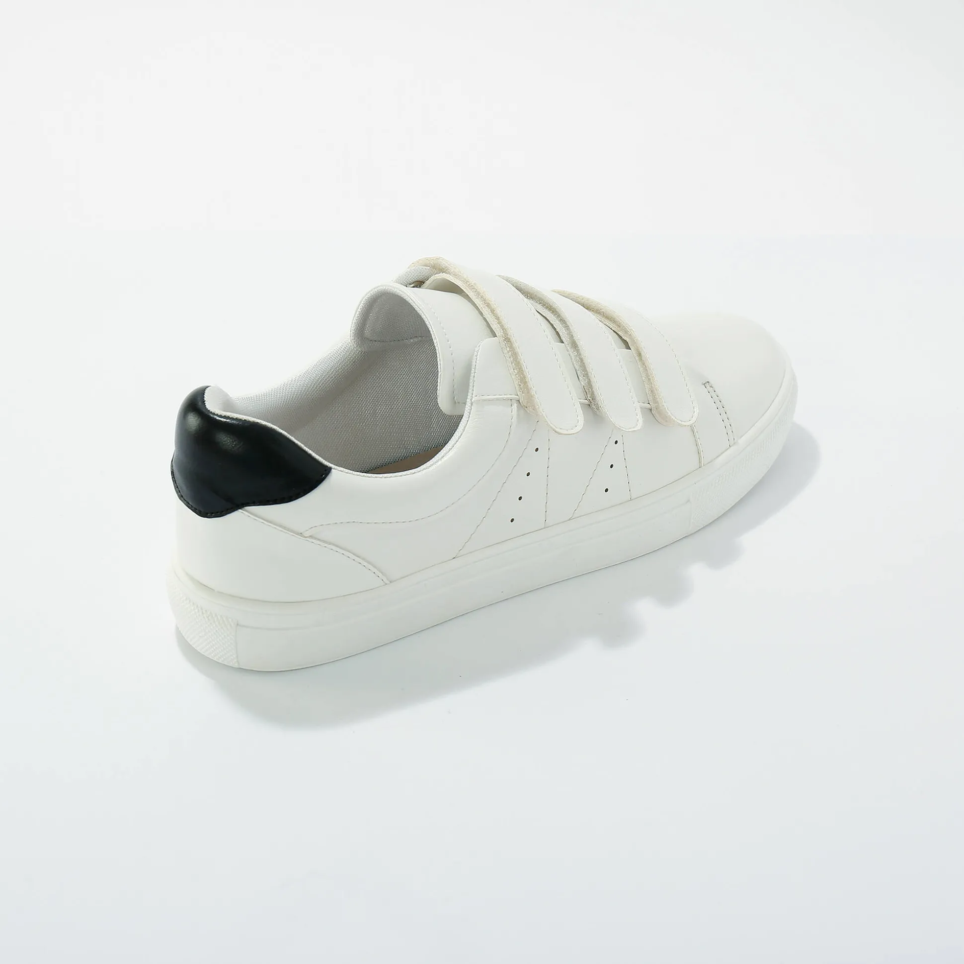 Goudkleurige sneakers met scratchsluiting