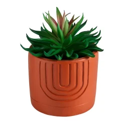 Groene kunstplant en pot in cement