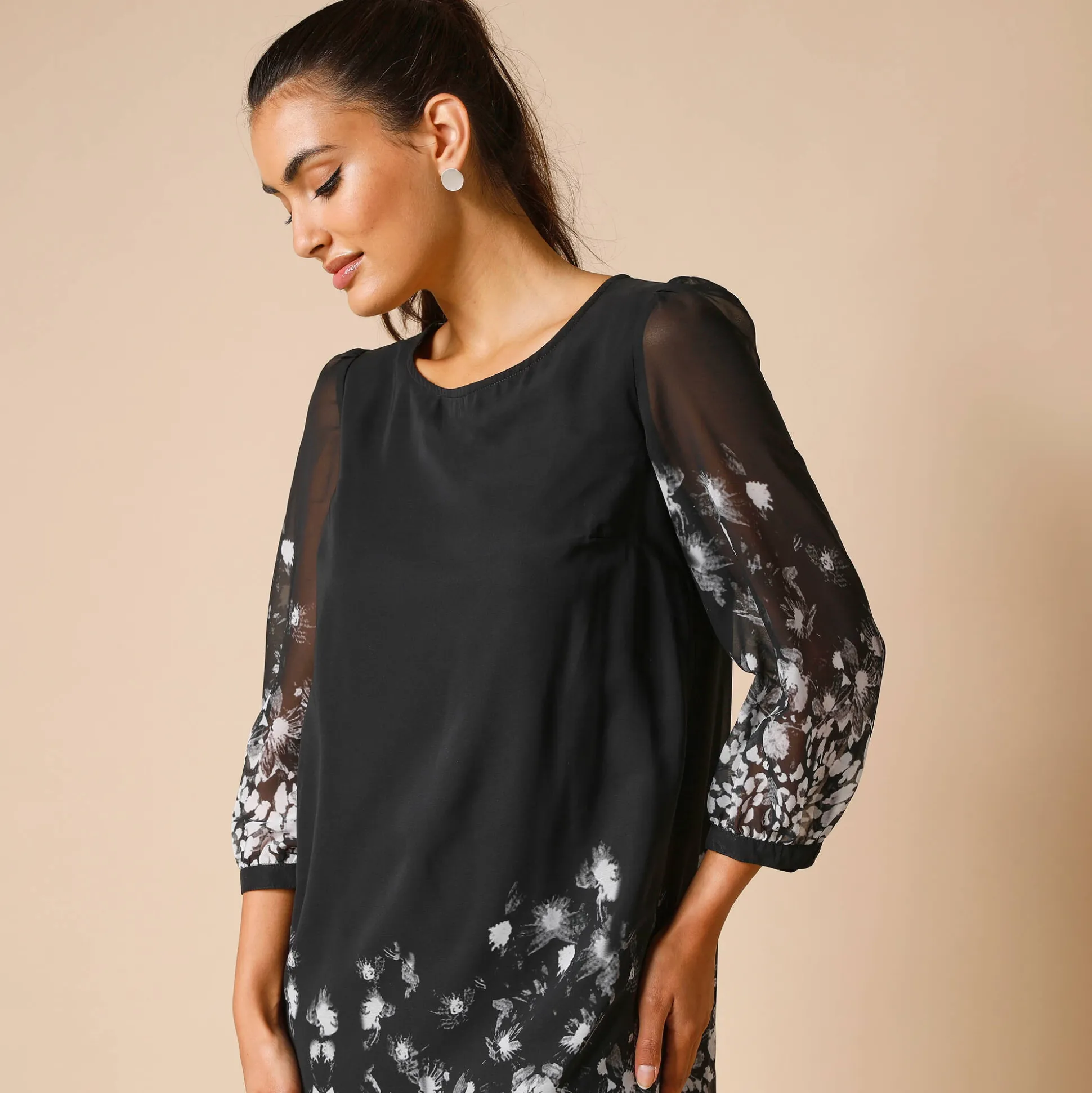 Hoesjurk, voile met bloemenprint
