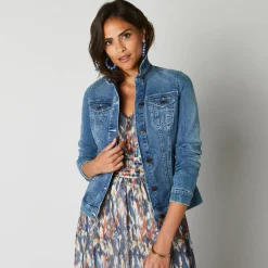 Jasje in jeans met borduursel