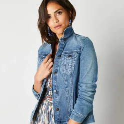 Jasje in jeans met borduursel