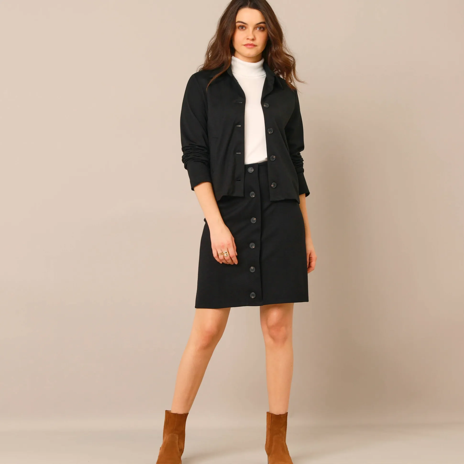 Jasje met knopen, milanotricot