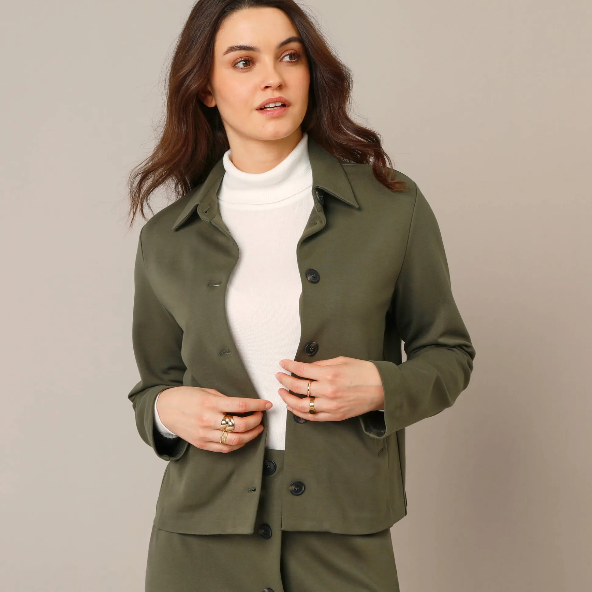 Jasje met knopen, milanotricot