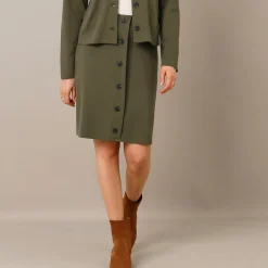 Jasje met knopen, milanotricot