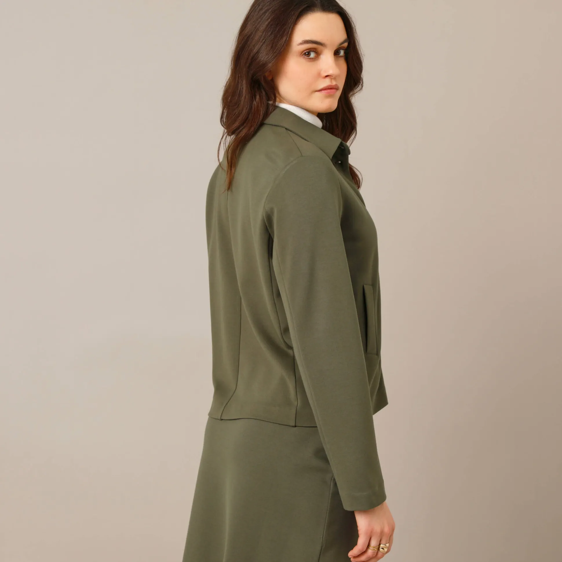 Jasje met knopen, milanotricot