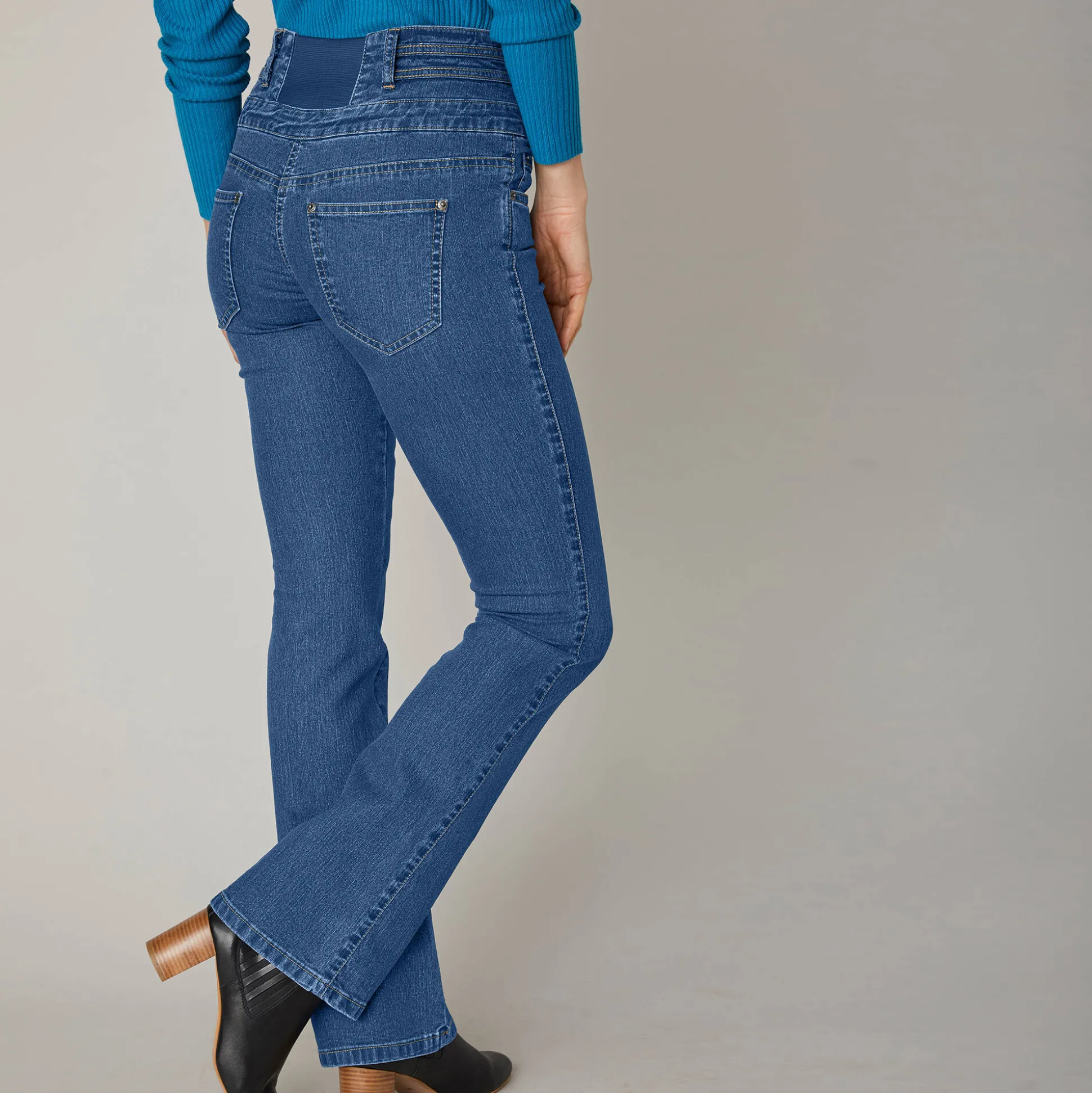 Jeans in bootcutmodel met hoge taille - binnenpijplengte 75 cm