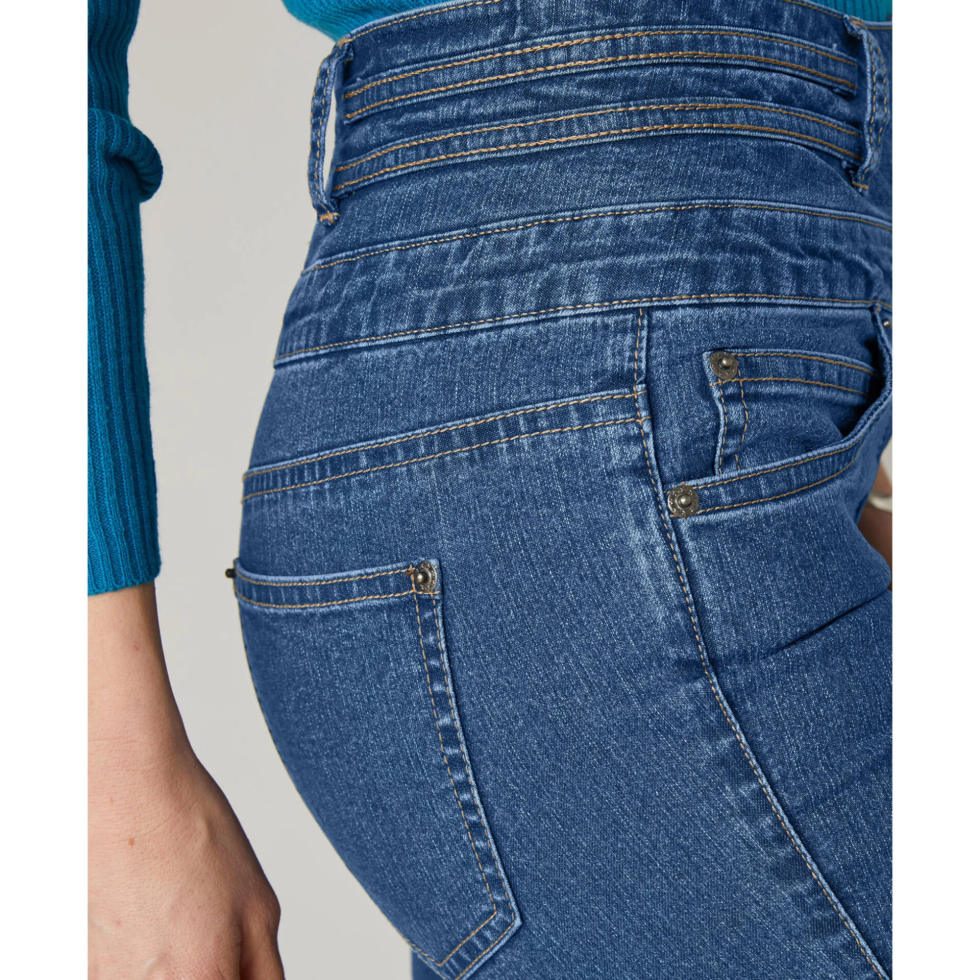 Jeans in bootcutmodel met hoge taille - binnenpijplengte 75 cm