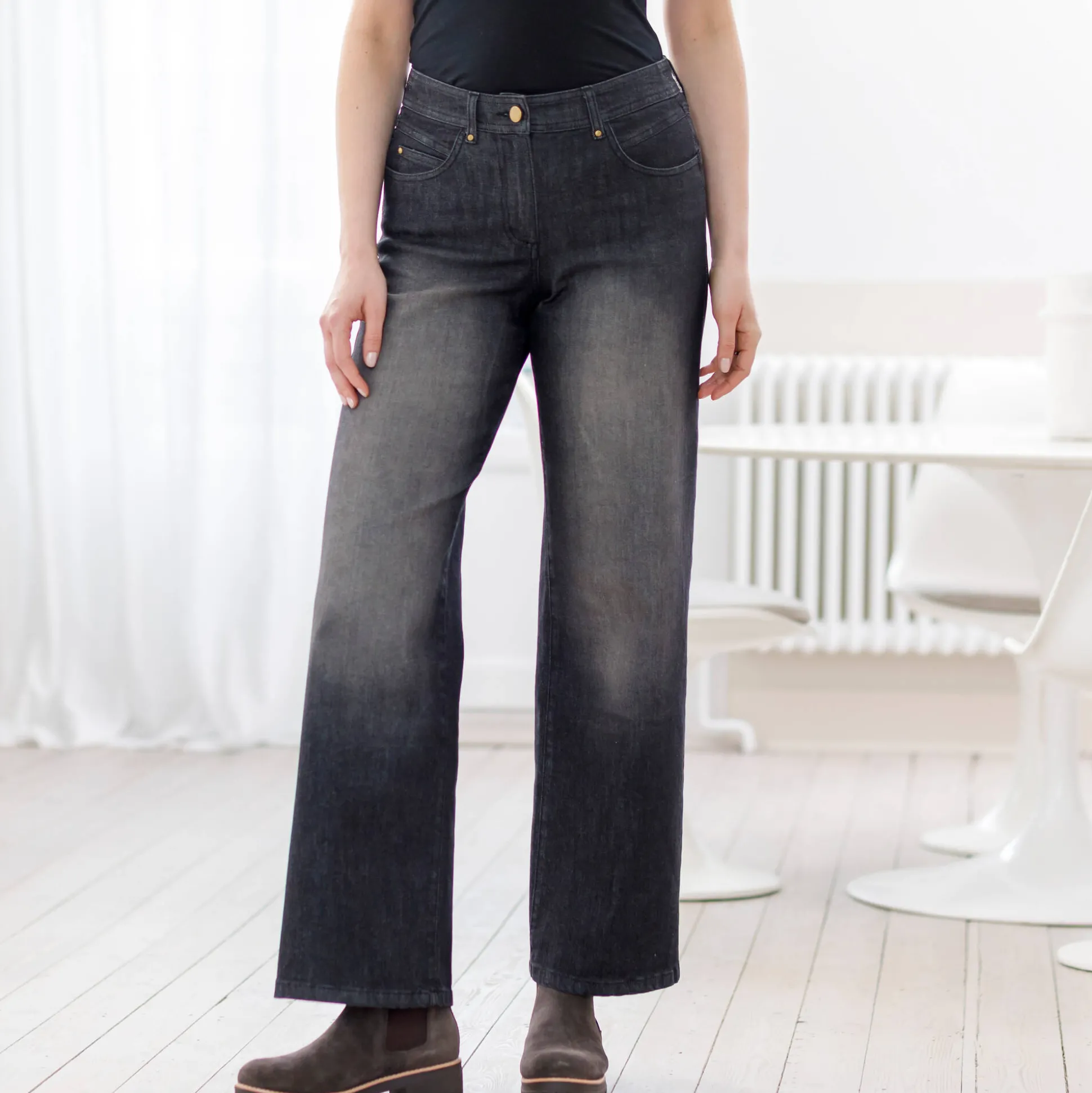 Jeans met ruim model, 5 zakken