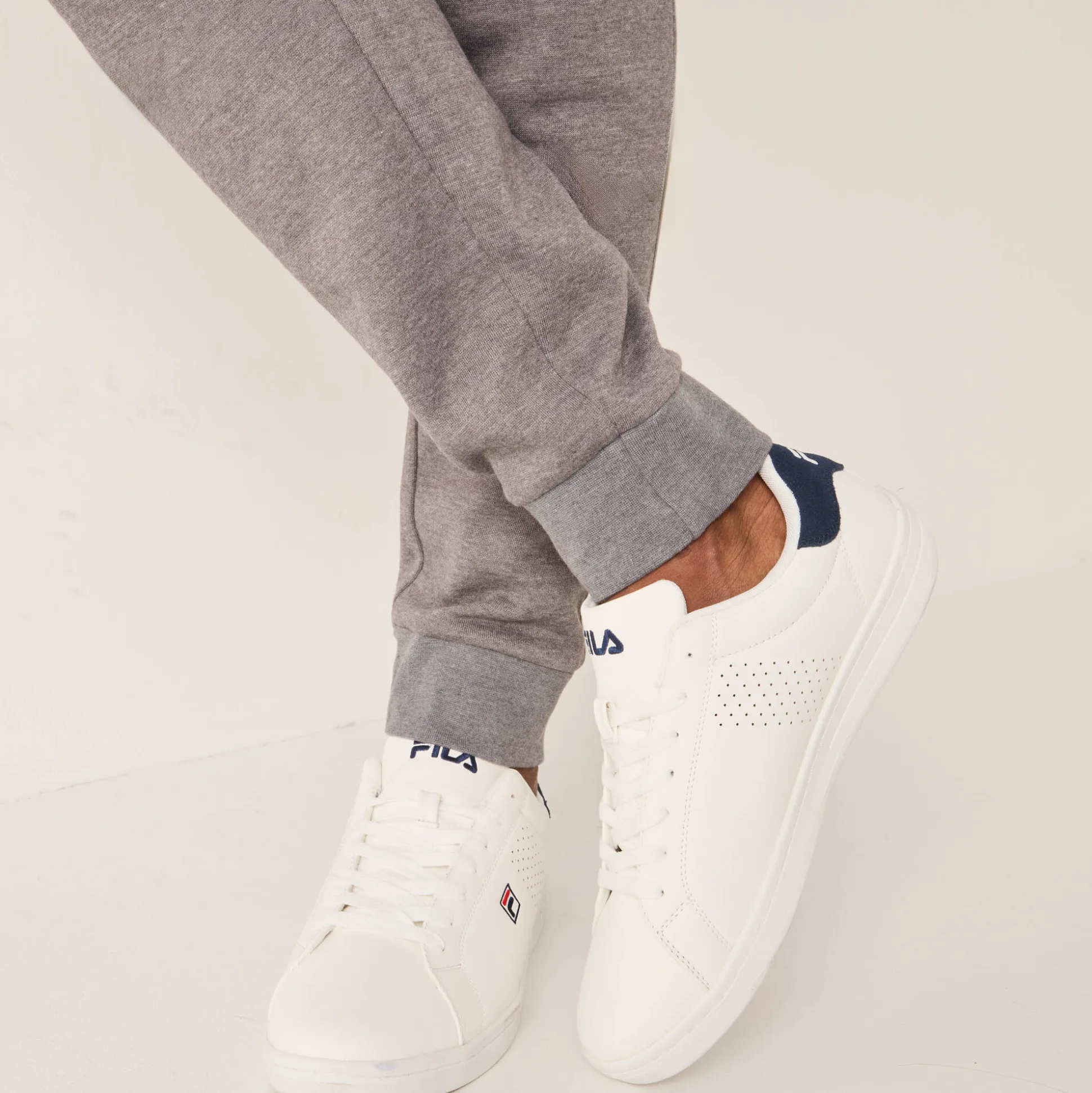 Joggingbroek met aangetrokken pijponderkanten, contrasterende details