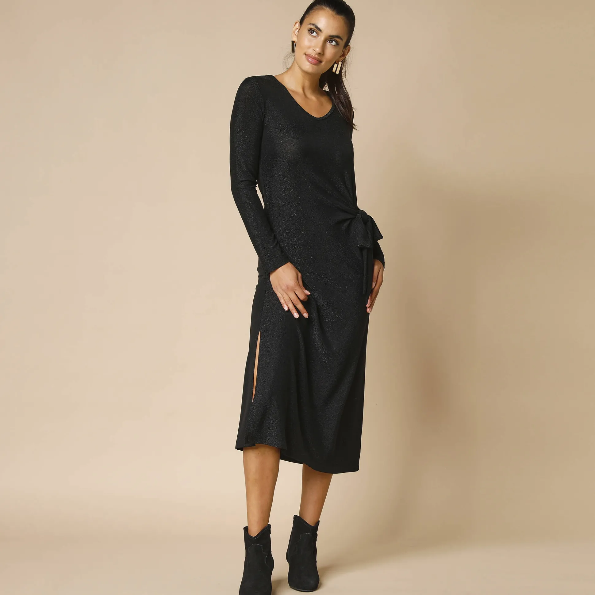 Jurk in glanzend tricot met lange mouwen, geknoopt detail
