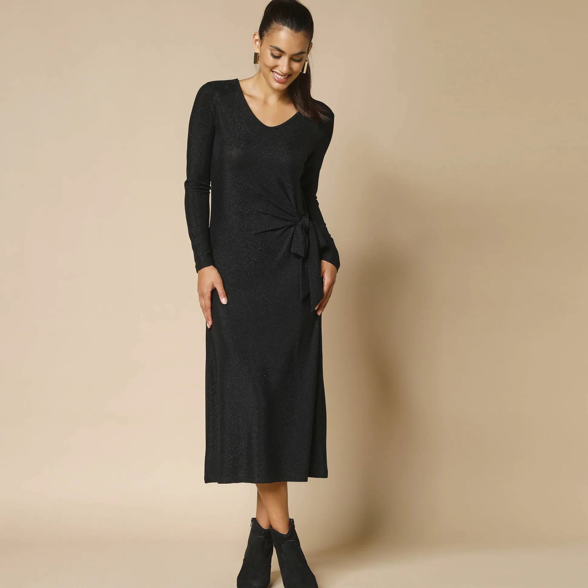 Jurk in glanzend tricot met lange mouwen, geknoopt detail