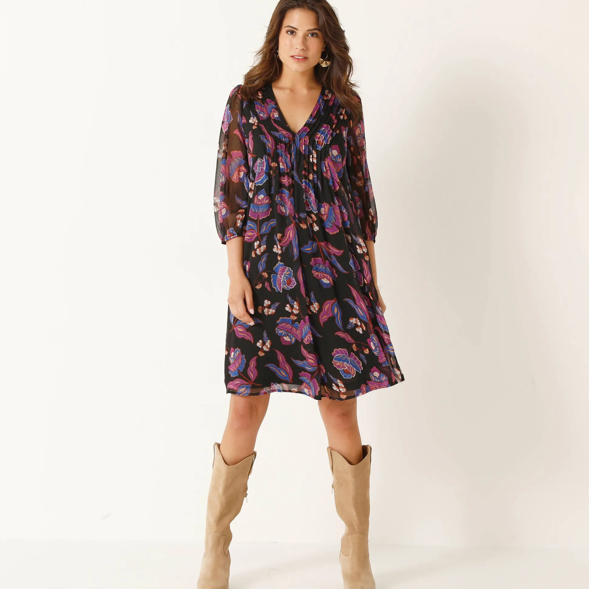 Jurk met plooien, voile met bloemenprint