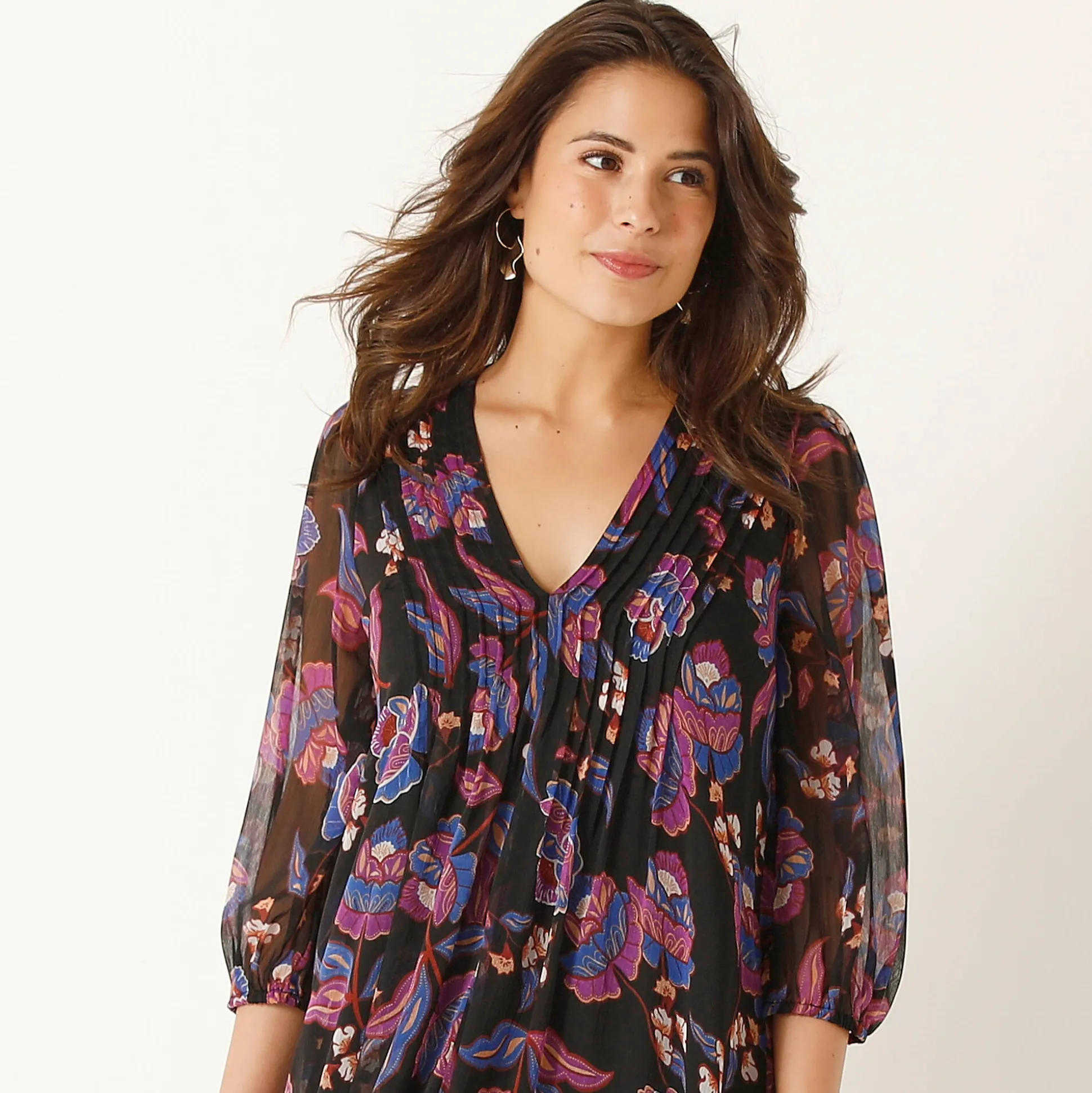 Jurk met plooien, voile met bloemenprint