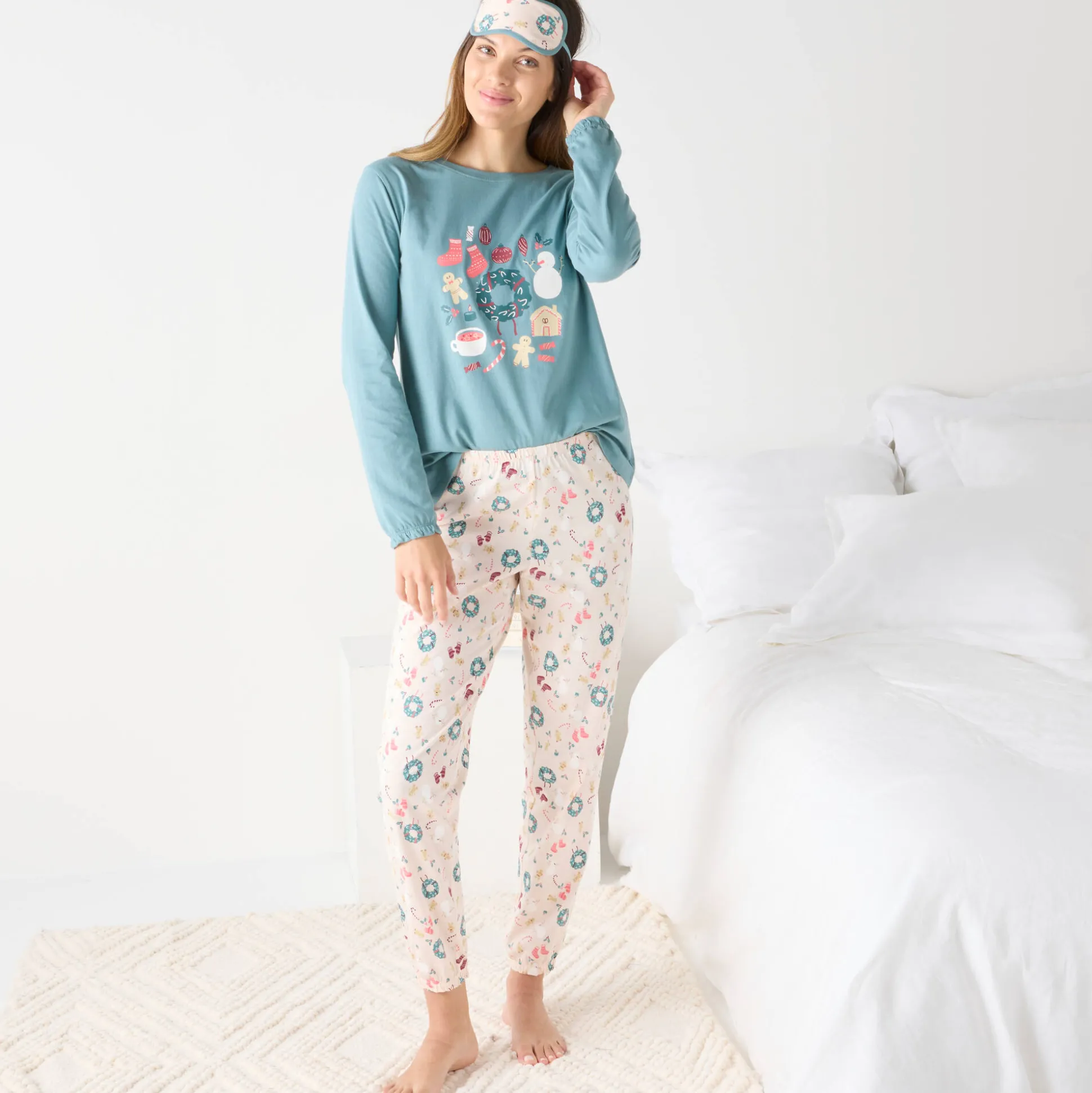 Kerstkrans pyjama + bijpassend slaapmasker