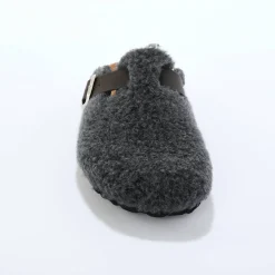 Klomp in sherpa met gesp