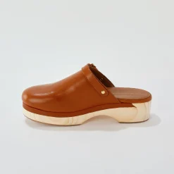 Klompen met hak, in leer en hout