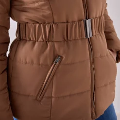 Korte gewatteerde jas met ceintuur