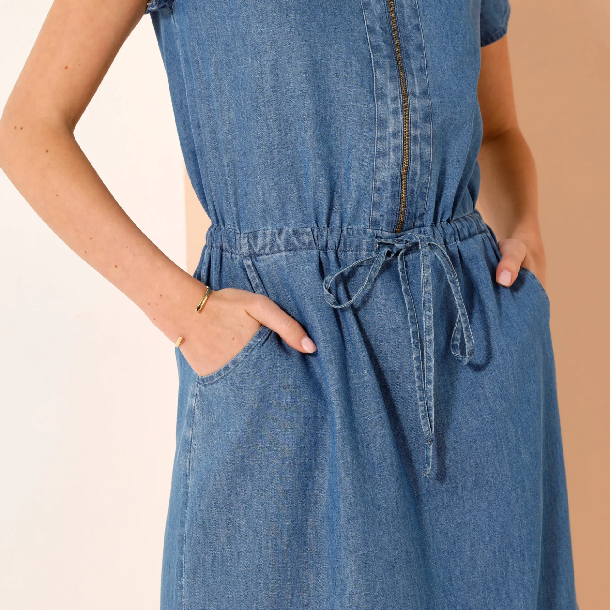 Korte jurk met ritskraag, licht denim