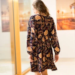 Korte jurk met V-hals, 'boho' print