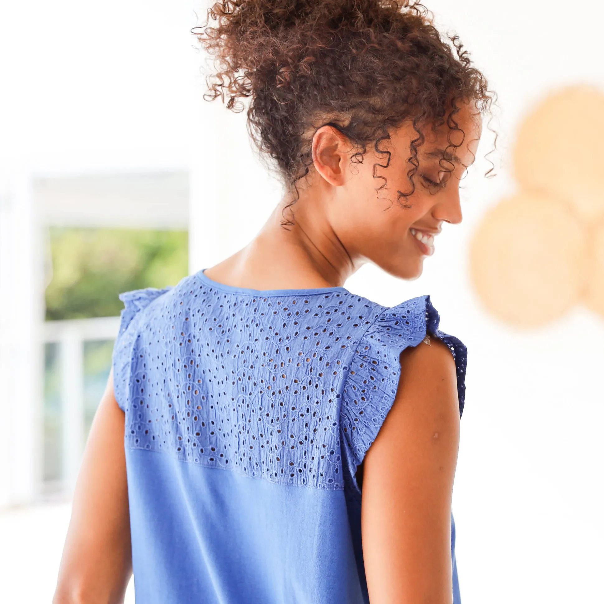 Korte pyjama in jersey en broderie anglaise