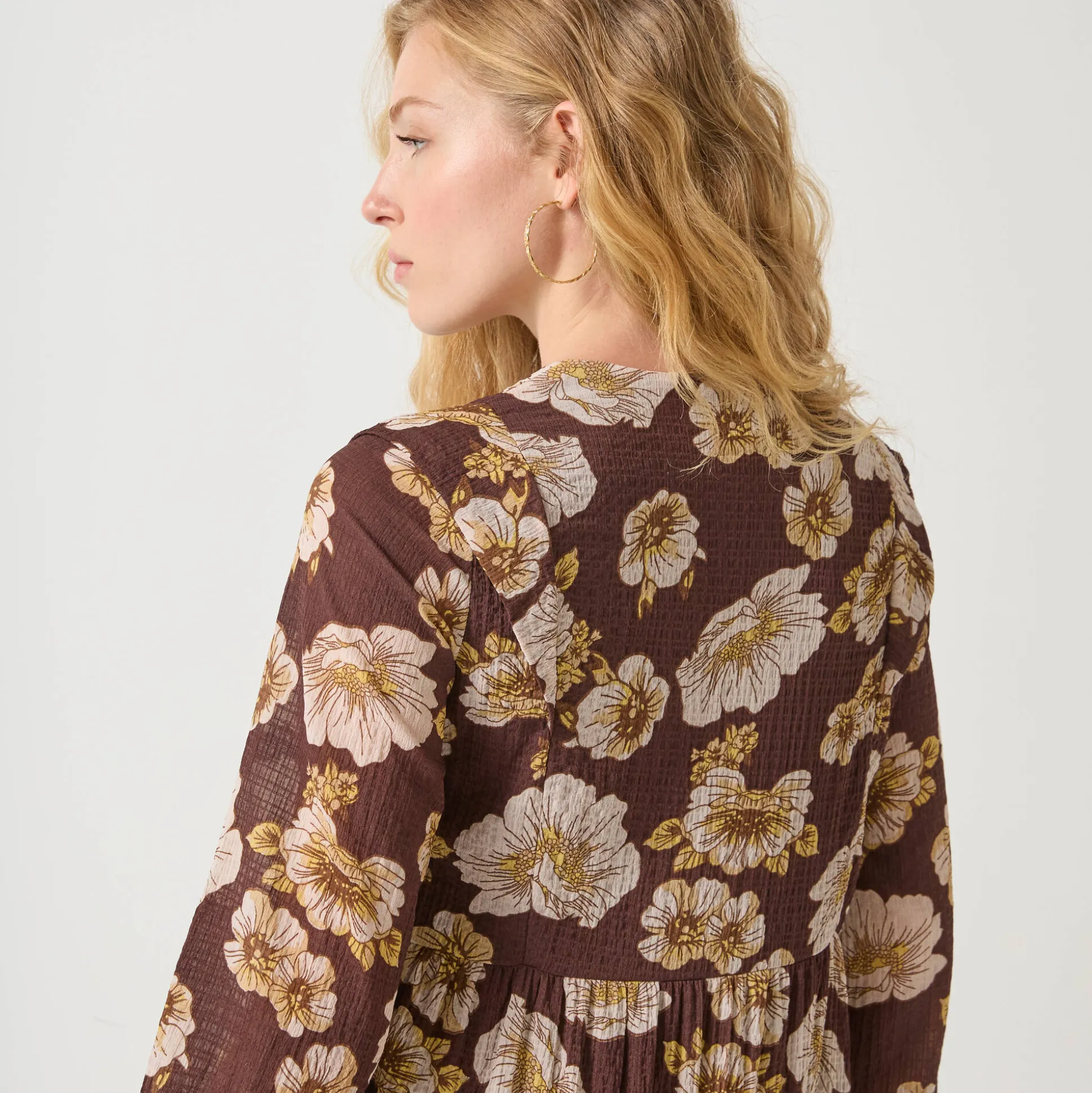 Korte textuurjurk met bloemenprint