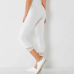 Kuitbroek in rekbaar jerseytricot en kant