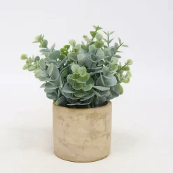Kunstplant en cementpot